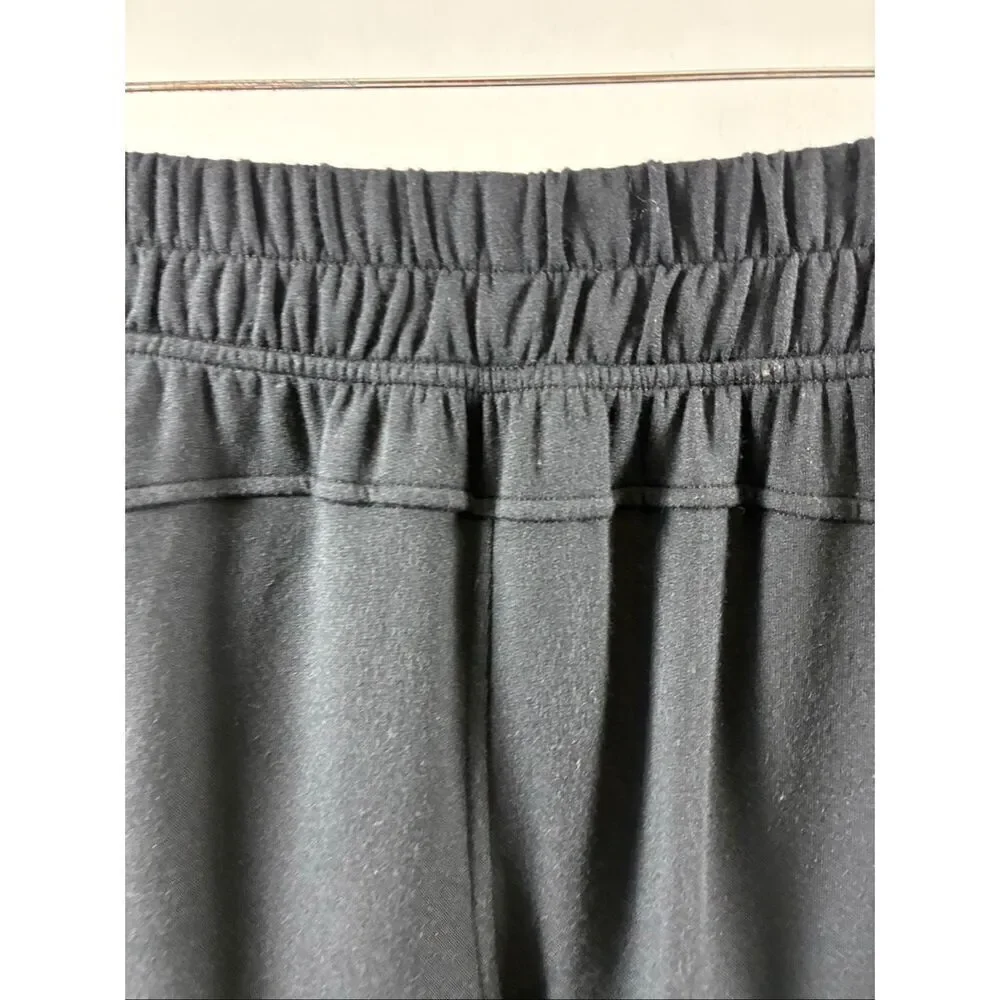 Lululemon NWT Be Calm Mid Rise Bermuda Shorts in Black Size XS